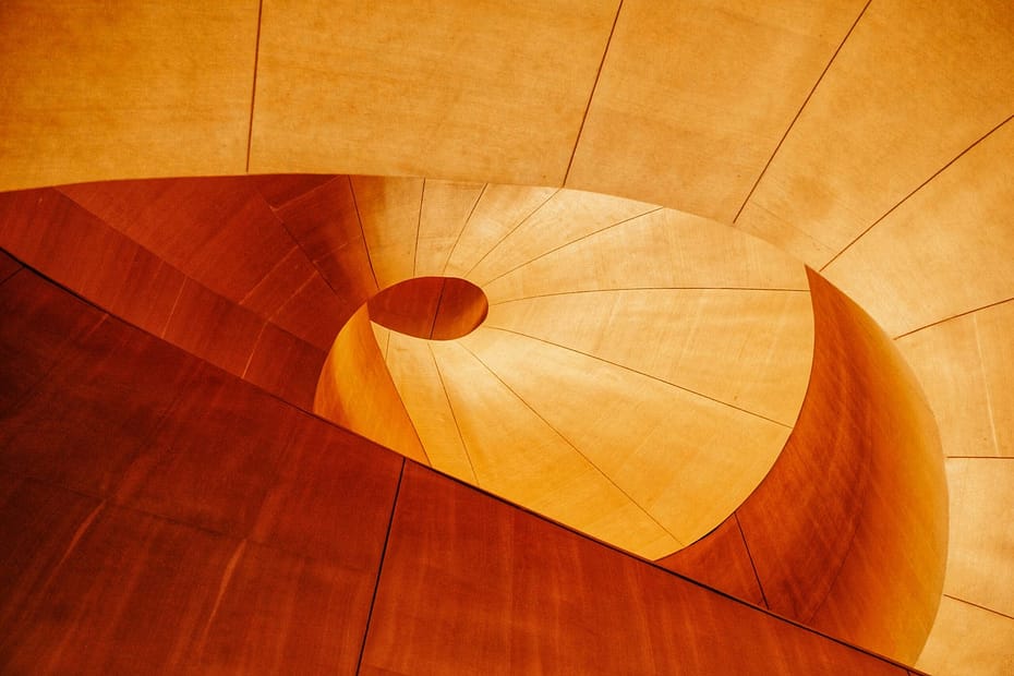 Architectural structure with the shape of a funnel